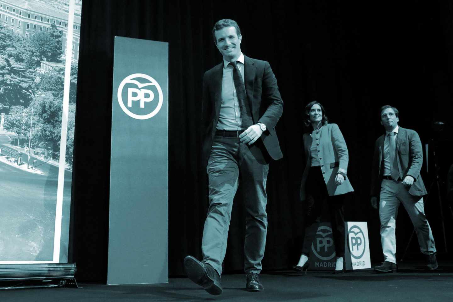 El presidente del PP, Pablo Casado (i), durante la presentación hoy de sus candidatos a la Comunidad y el Ayuntamiento de Madrid, Isabel Díaz Ayuso (2d) y José Luis Martínez-Almeida (d), respectivamente, en un acto que abre la precampaña de los 'populares' en la región de cara a las elecciones autonómicas y locales del próximo mes de mayo.