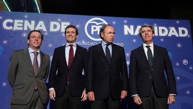 Casado junto a Almeida, García Escudero y Garrido en la cena navideña del PP de Madrid