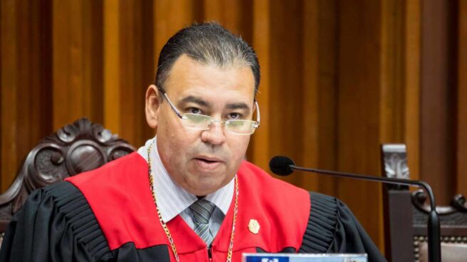 El magistrado Mendoza anuncia la decisión sobre la Asamblea Nacional.