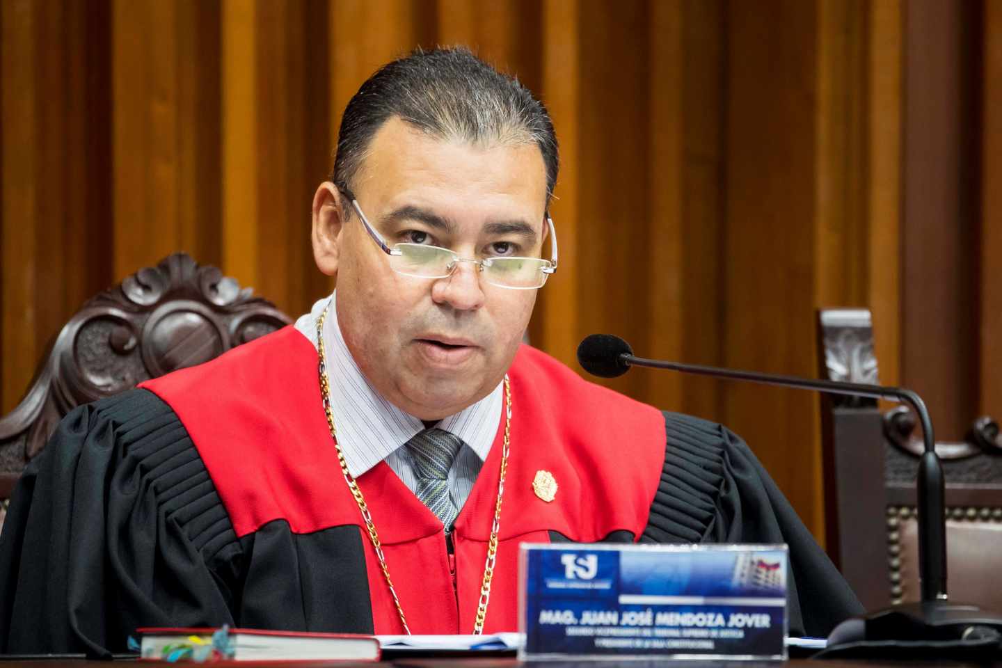 El magistrado Mendoza anuncia la decisión sobre la Asamblea Nacional.