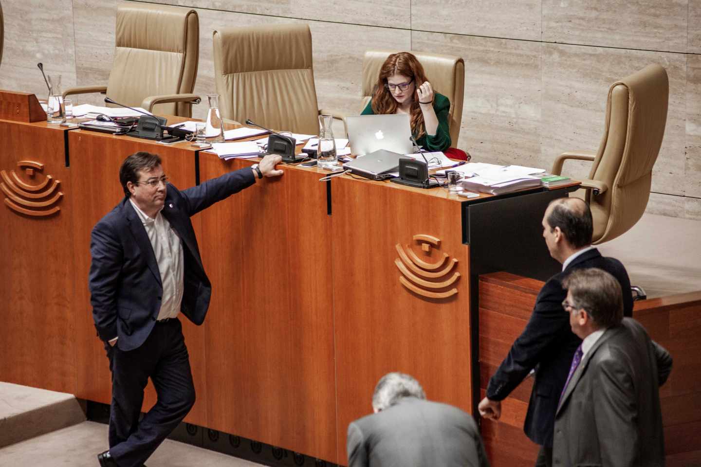 El presidente de Extremadura, Guillermo Fernández Vara, durante un pleno de la Asamblea de Extremadura.