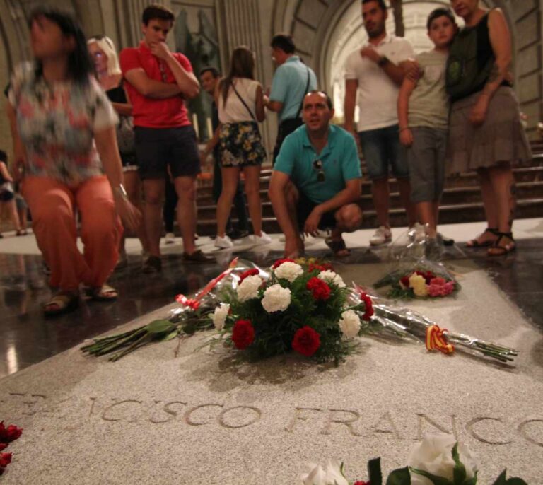 La Familia Franco impedirá sacar los restos del dictador hasta abril si recurre la exhumación