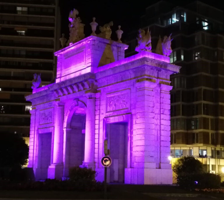 Valencia vuelve a iluminar 43 monumentos, apagados desde 2013