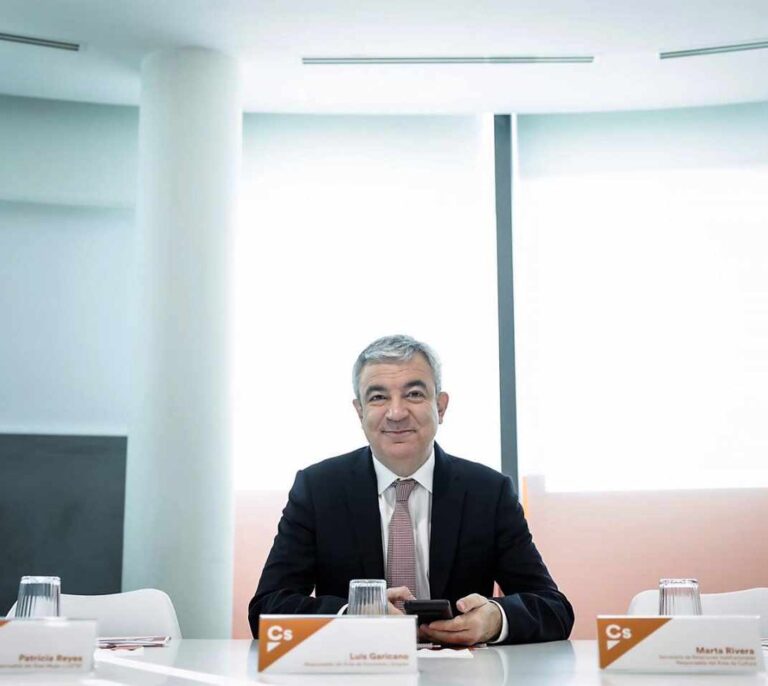 "Debería garantizarse con un 'rescate' la transición a la competencia de los taxistas"