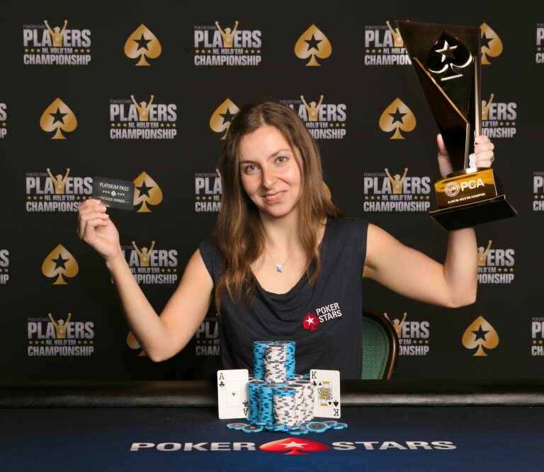 De periodista del 'New Yorker' a conquistar las mesas de póker: así es Maria Konnikova