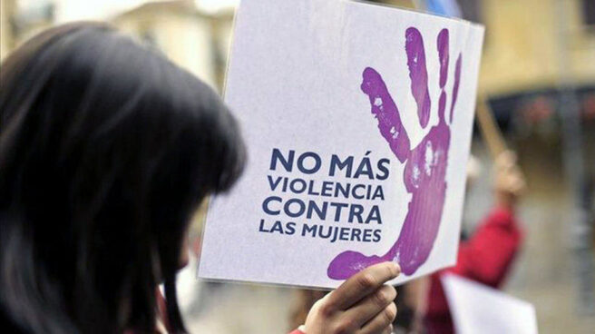Pancarta contra la violencia de género que dice: "No más violencia contra las mujeres"