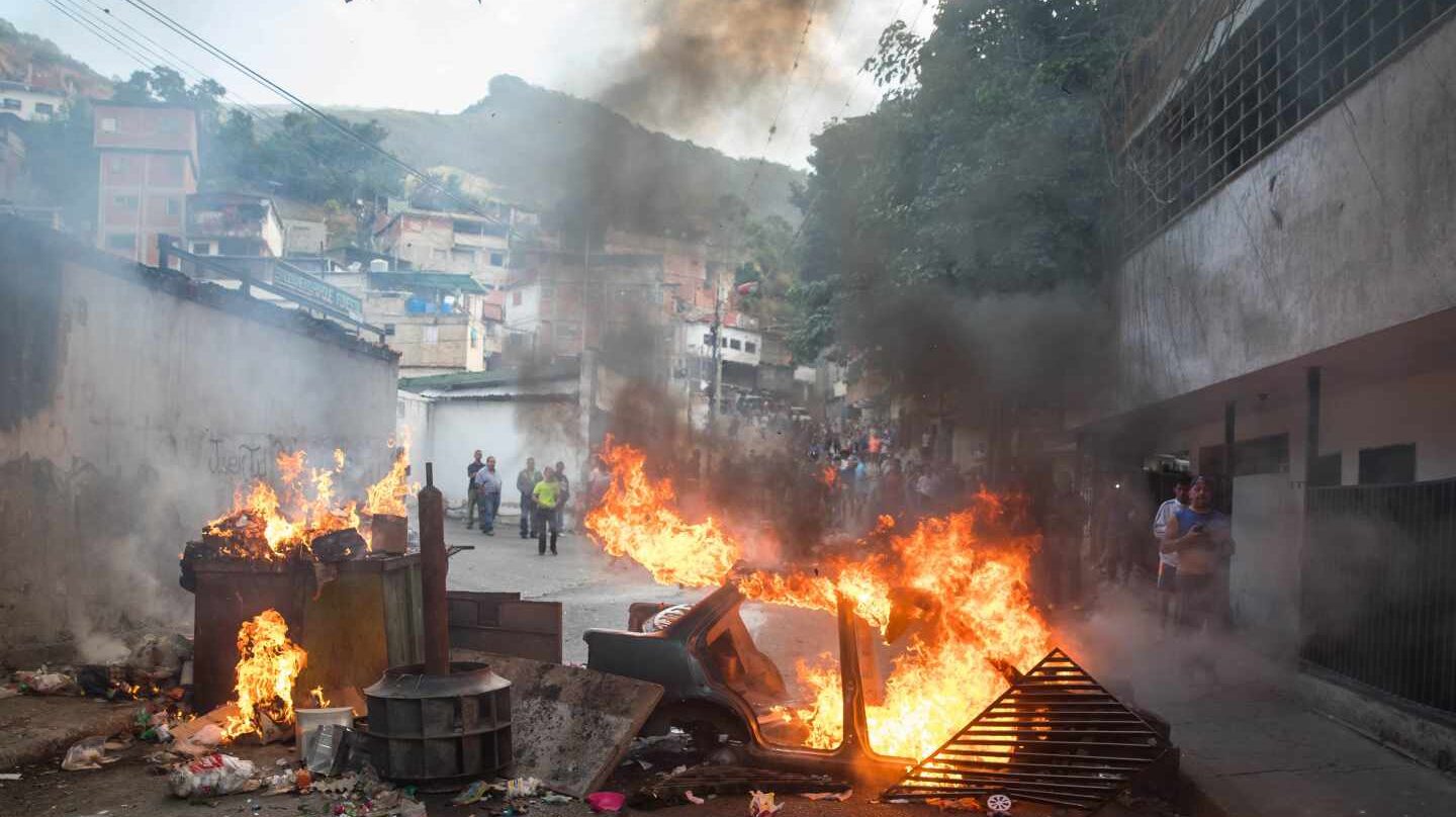 Manifestantes en las calles de San José de Cotiza en respaldo de los sublevados.