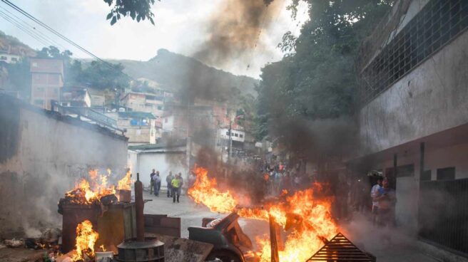 Manifestantes en las calles de San José de Cotiza en respaldo de los sublevados.