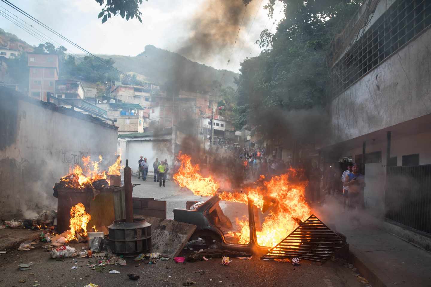 Manifestantes en las calles de San José de Cotiza en respaldo de los sublevados.