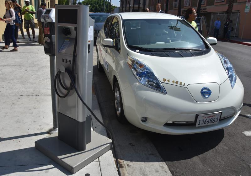 Iberdrola y Nissan se unen para impulsar la integración del coche eléctrico