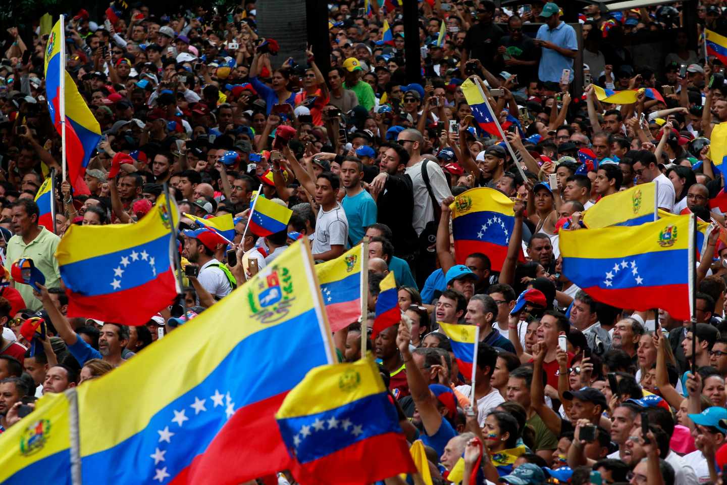 Miles de opositores en una concentración contra Maduro en Caracas.