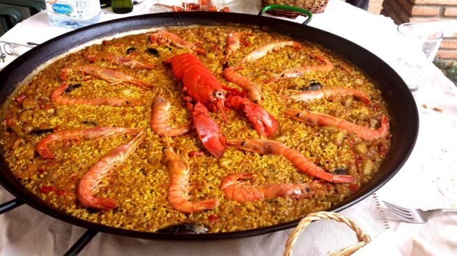 Paella con bogavante.