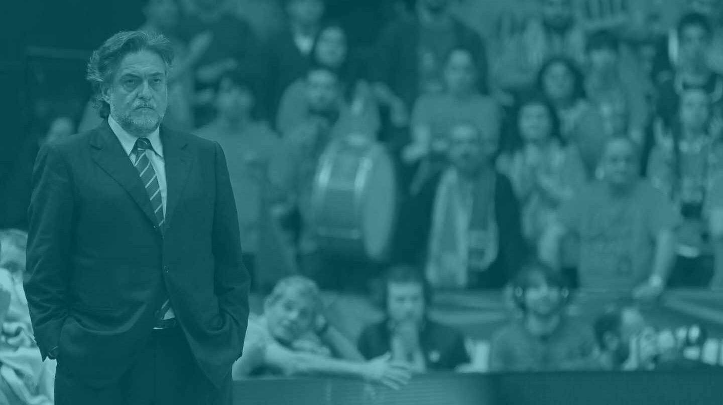 Pepu Hernández, durante su etapa como entrenador del Estudiantes.
