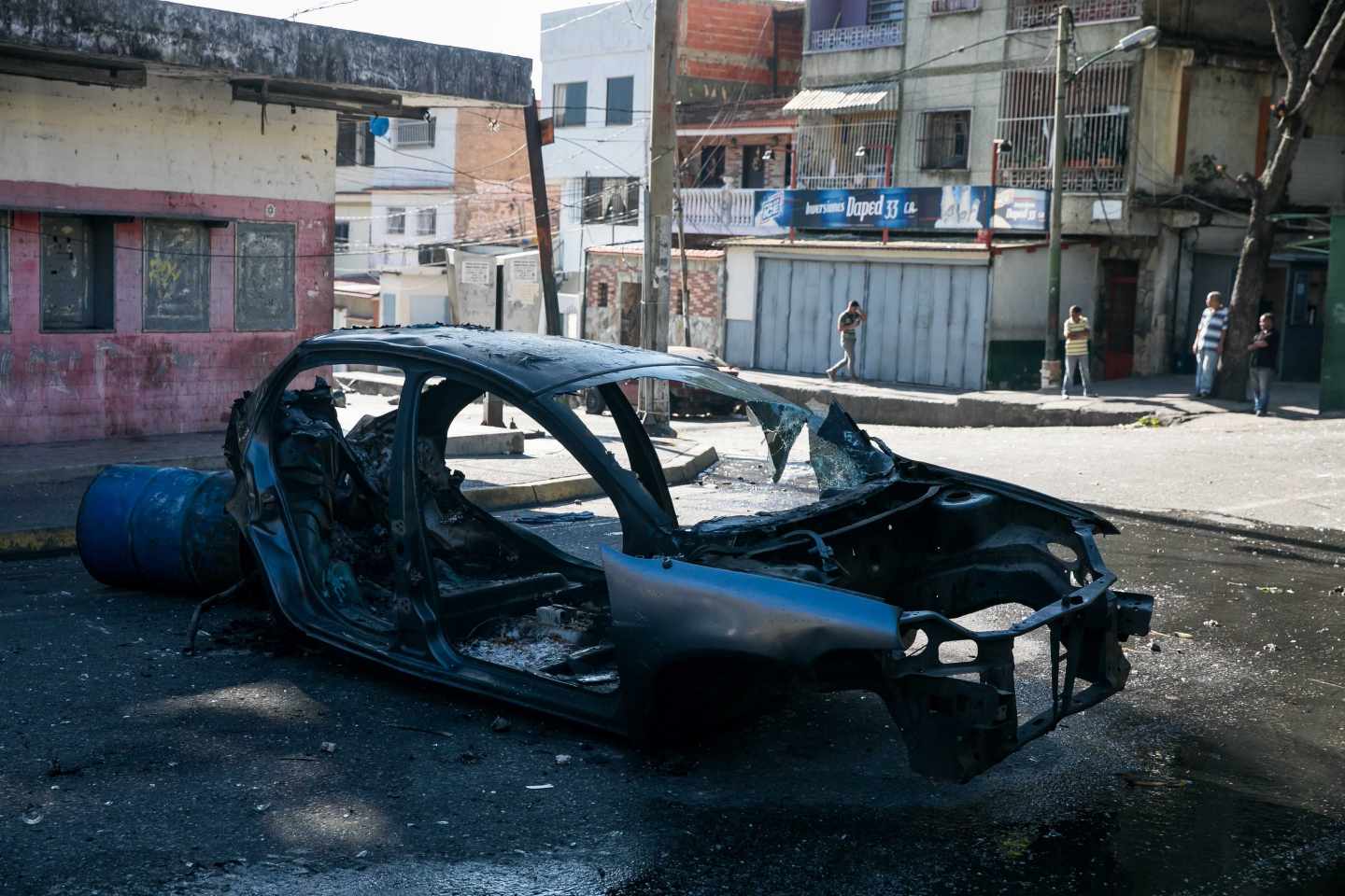 Las protestas de la oposición se han extendido por varios barros de Caracas, horas previas a la concentración.