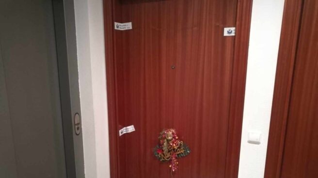 Puerta del domicilio donde se ha encontrado el cadáver de la niña Puerta del domicilio donde se ha encontrado el cadáver de la niña.