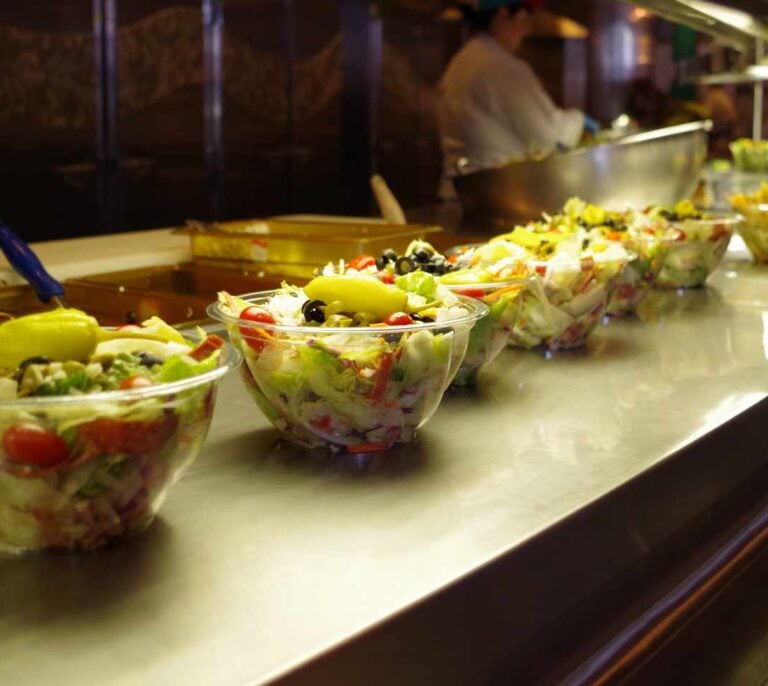 Ocho consejos para conseguir comer saludable fuera de casa