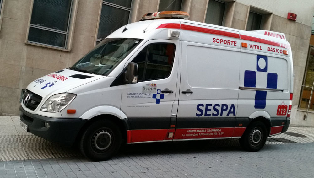 Imagen de archivo de una ambulancia de Asturias.