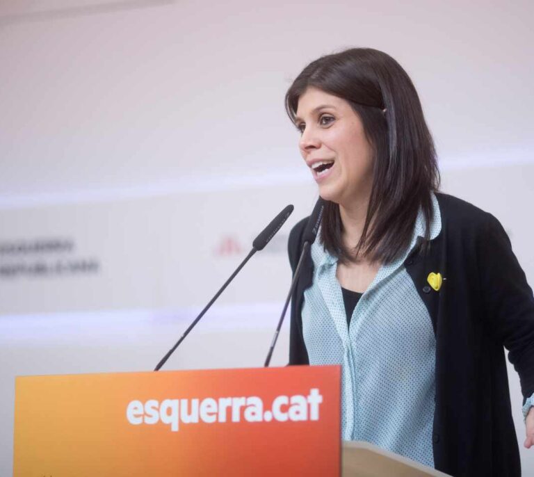 ERC se inclina por la enmienda a la totalidad y Puigdemont equipara a Sánchez y Rajoy