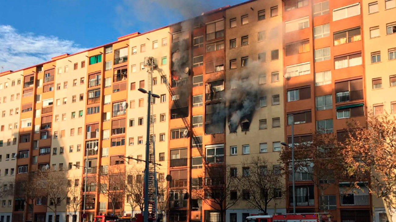 Tres muertos y varios heridos en un incendio en un edificio de Badalona