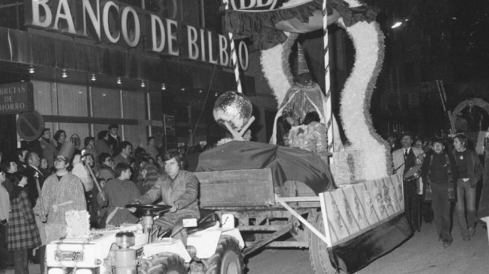 El periodista Ignacio Linares vestido de Mago Chalupa durante una cabalgada en Ponferrada