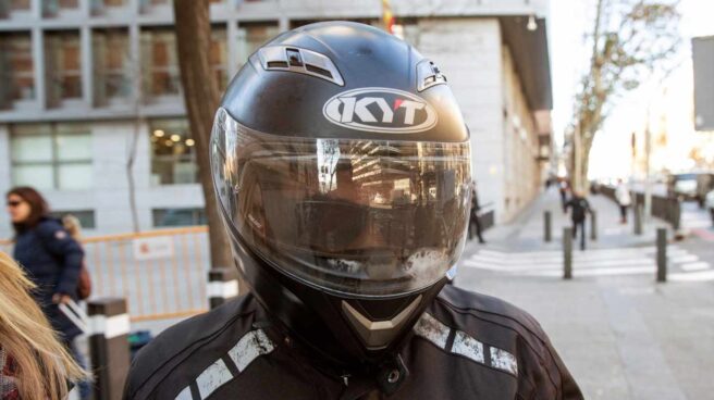 El juez impide salir de España al chófer de Bárcenas y al policía asesor de Cospedal