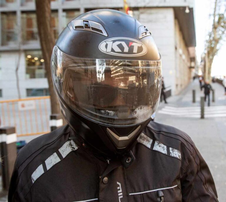 El juez impide salir de España al chófer de Bárcenas y al policía asesor de Cospedal