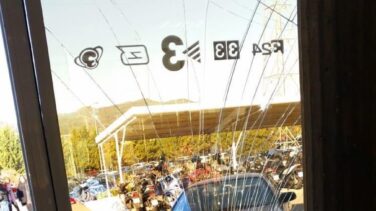 Un hombre empotra premeditadamente su coche contra las instalaciones de TV3