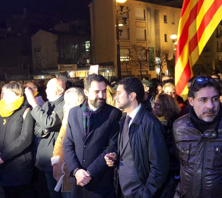 Unos 150 manifestantes cortan las vías de la estación de França en Barcelona