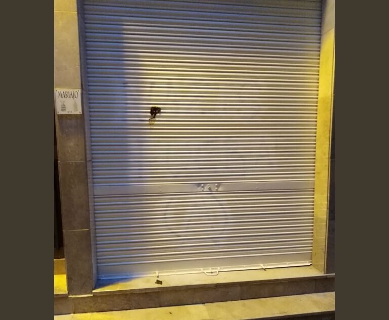 Vox denuncia que "miserables autoritarios alentados por podemitas" lanzan heces a su sede en Murcia