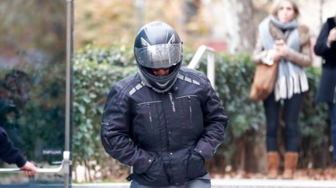 El juez mantiene que Interior regaló una plaza de policía al chófer como pago por su ayuda El ex chófer de Luis Bárcenas, tras comparecer como investigado ante el juez del 'caso Villarejo'.