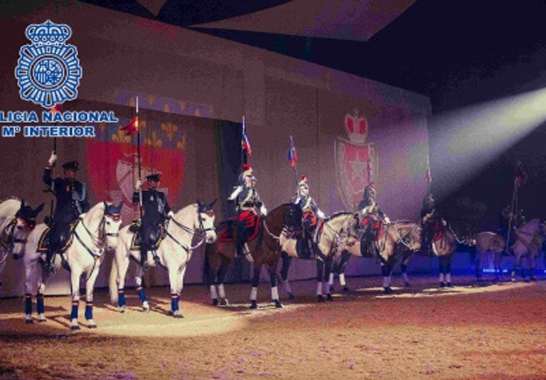Seis caballos policías españoles participan en el salón ecuestre más importante del mundo