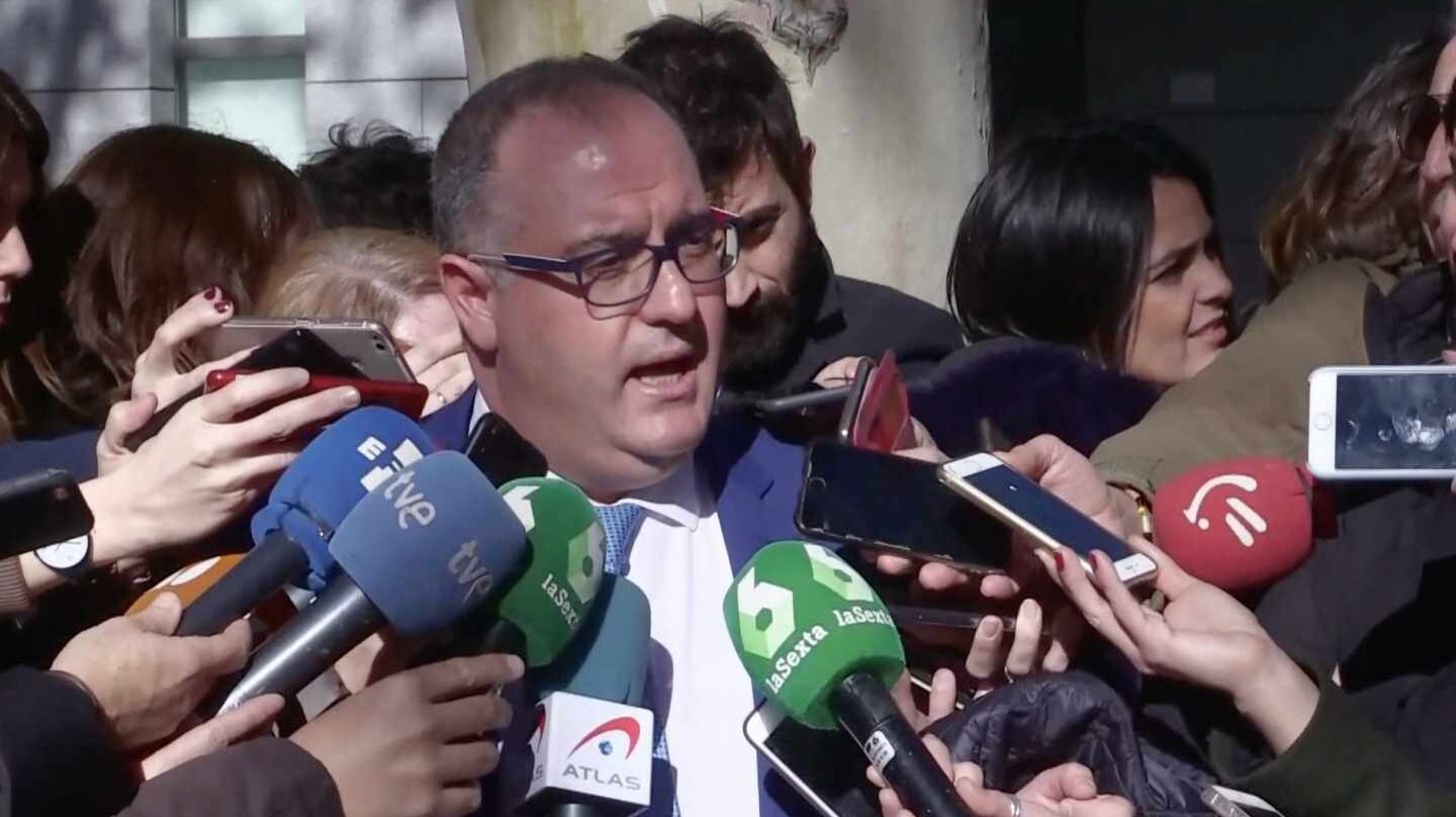 El abogado del excomisario Villarejo a la salida de la Audiencia Nacional