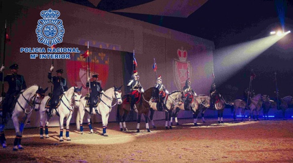 Seis caballos policías españoles participan en el salón ecuestre más importante del mundo