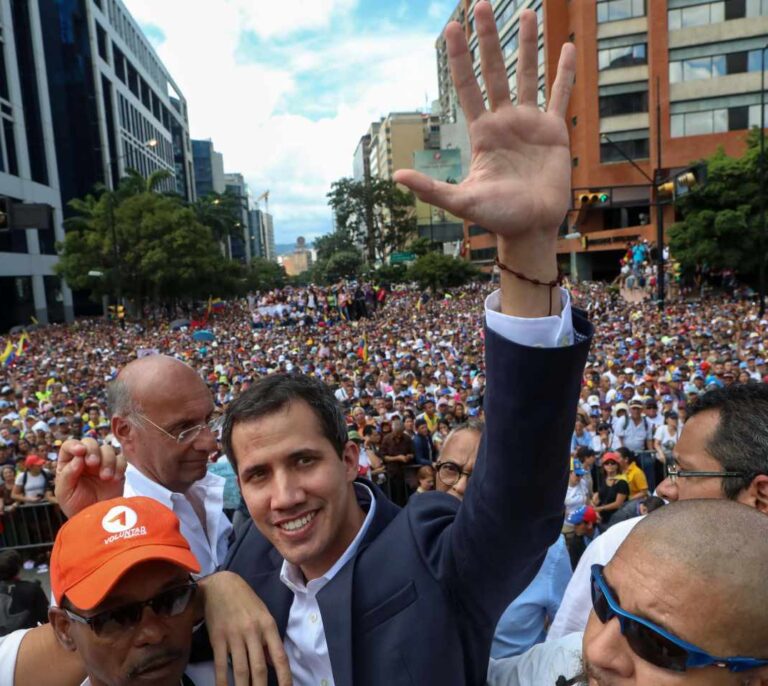 El embajador de Venezuela en España considera a Guaidó "un líder exprés fabricado para la coyuntura"