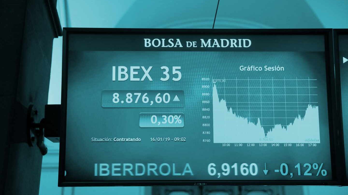 Pantallas de cotización de la Bolsa de Madrid.
