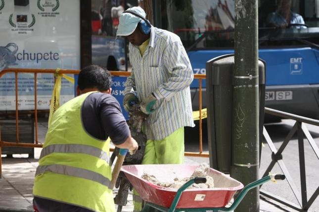 Trabajadores extranjeros en una obra en Madrid.