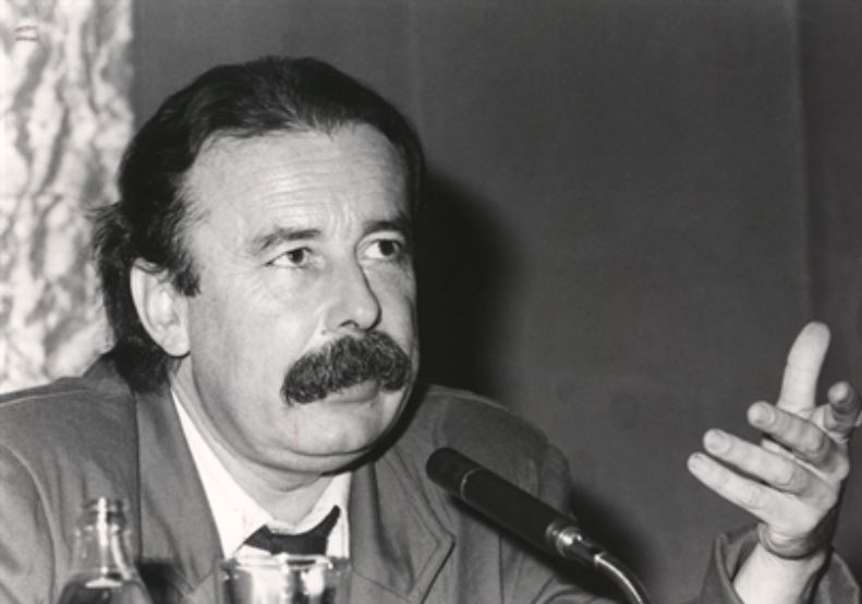 Juan Cueto en una conferncia en la Fundación Juan March en 1958