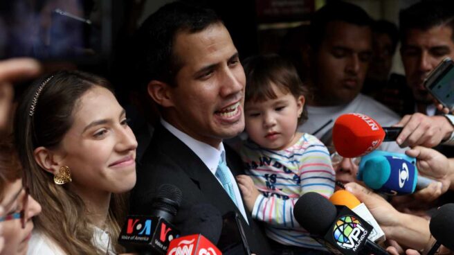 Juan Guaidó junto a su esposa Fabiana Rosales y su hija Miranda, en Caracas.