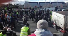 Cargas policiales contra los taxistas en Madrid para desbloquear la M-40
