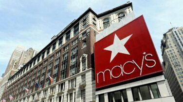 Macy's agrava los temores sobre la salud del comercio y sufre un desplome histórico