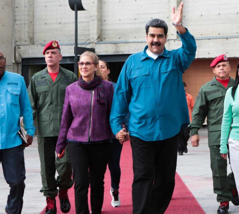 Maduro pide lealtad al Ejército y presume en público del apoyo de Erdogan