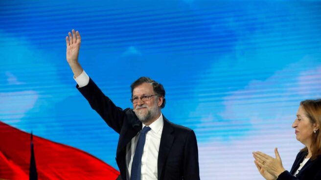 Mariano Rajoy saluda en la Convención Nacional del PP.