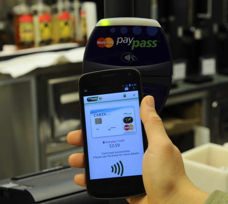 Bruselas multa a Mastercard con 570 millones por impedir la libre competencia