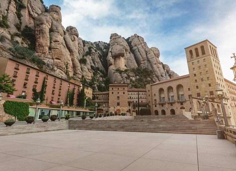 El Monasterio de Montserrat combatirá los abusos sexuales por correo electrónico
