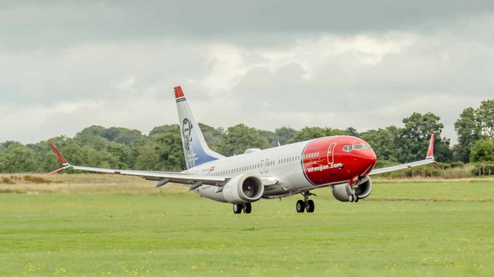 Norwegian agrava su crisis tras las 'calabazas' de IAG y se hunde en mínimos desde 2012.