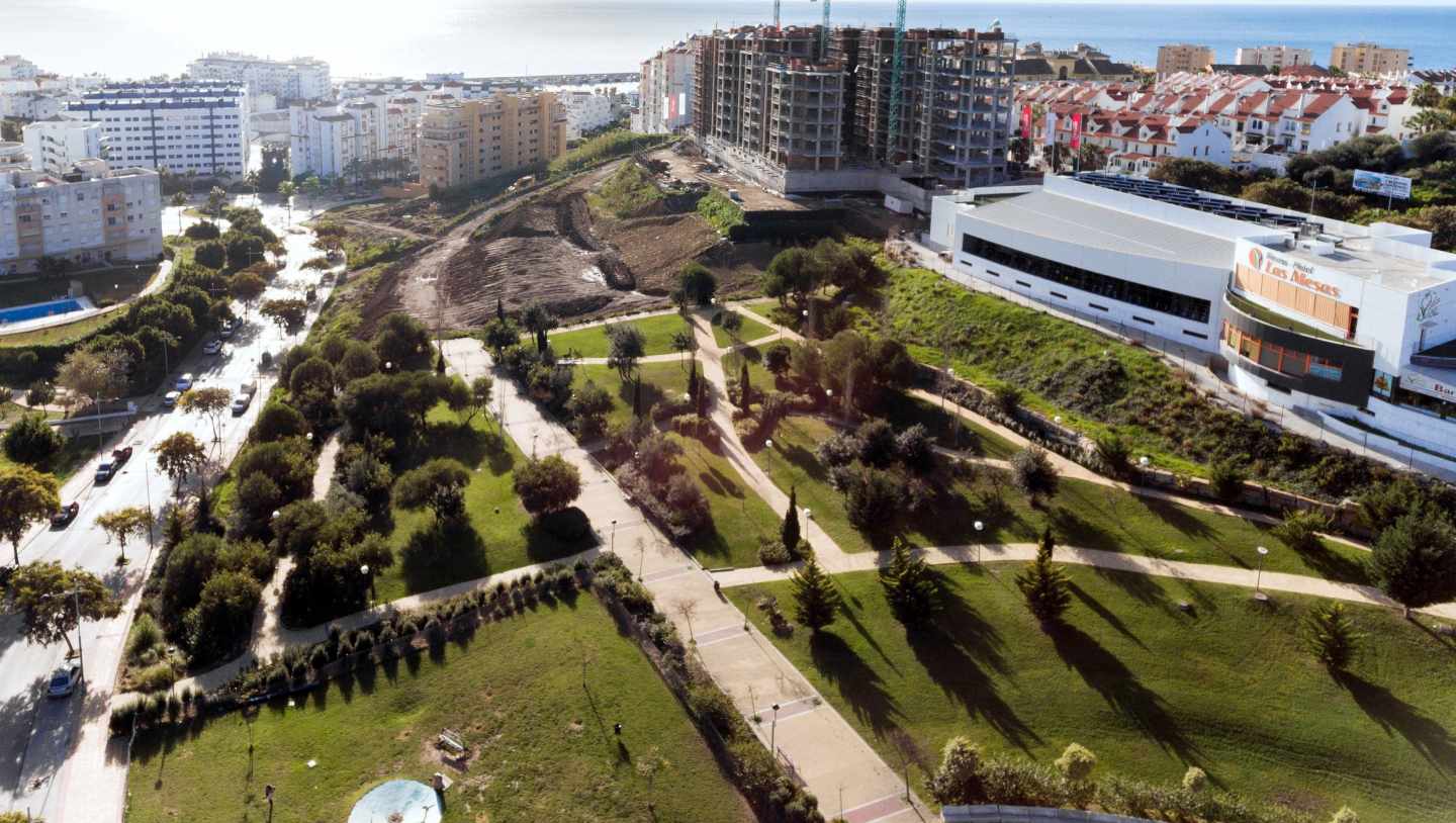 Estepona inicia las obras de un tobogán urbano para salvar el desnivel entre dos calles