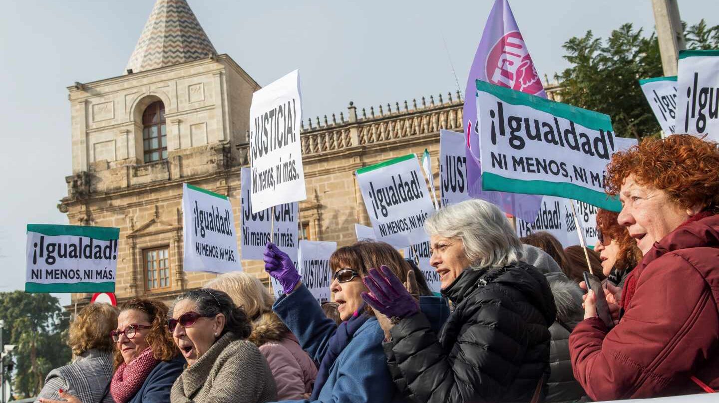 Un momento de la protesta frente al Parlamento andaluz.
