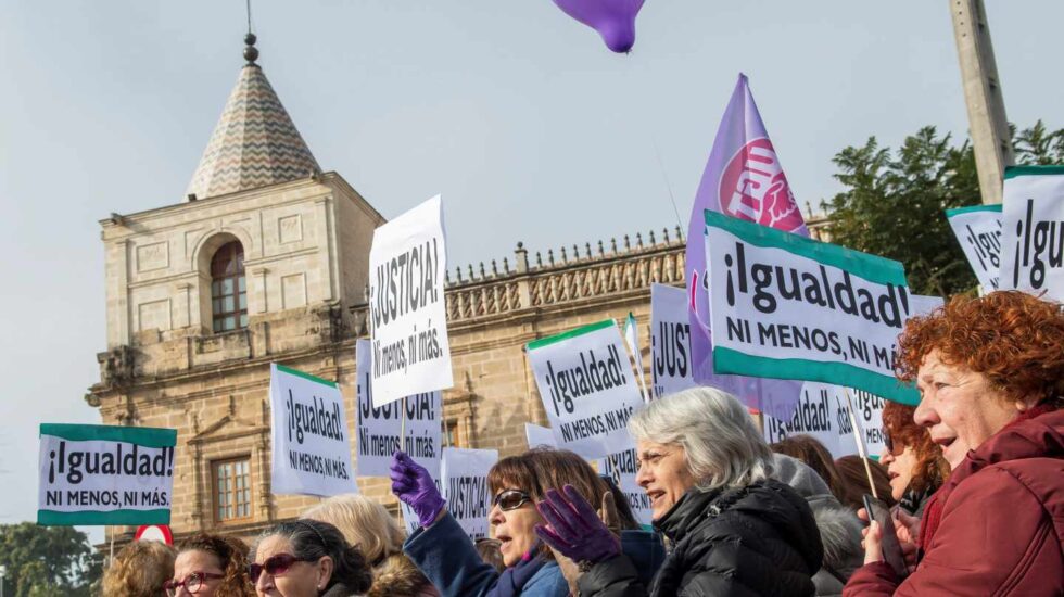 Un momento de la protesta frente al Parlamento andaluz.