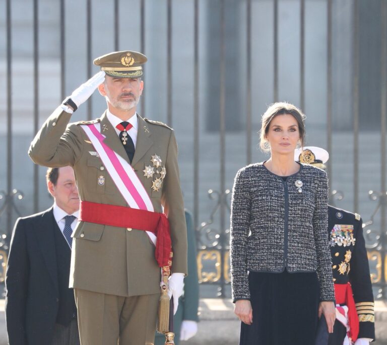El Rey Felipe VI reivindica la bandera como símbolo "de todos" y de "unidad"