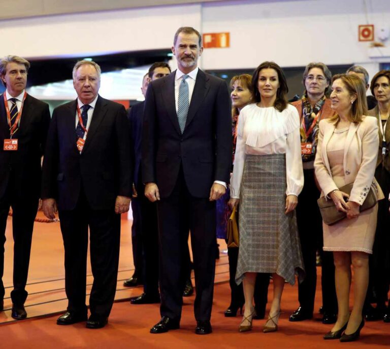 Los taxistas obligan a los Reyes a acceder a Fitur por una puerta lateral